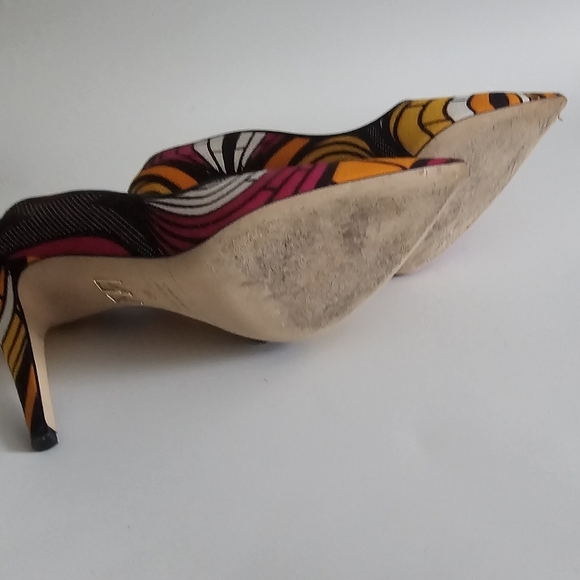 Tamara Mellon Kitenge Print Pumps - Picture 8 of 8